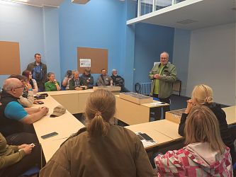 Peep Veedla tutvustas linnupesade kollektsiooni ja rääkis eri liiki lindude pesadest